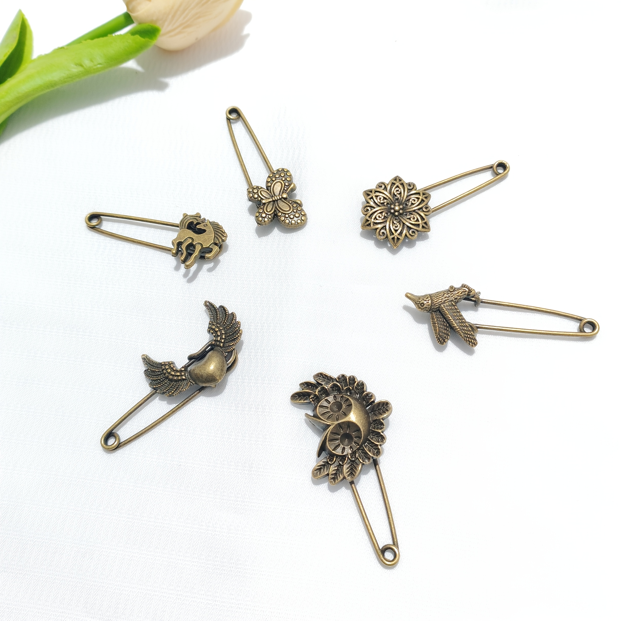 4pc Retro-Style Creative Brooch Set
